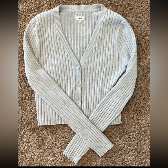 Aerie Wide Rib Crop Knit Button Down Cardigan Sweater in Gray Size Large - Picture 2 of 3